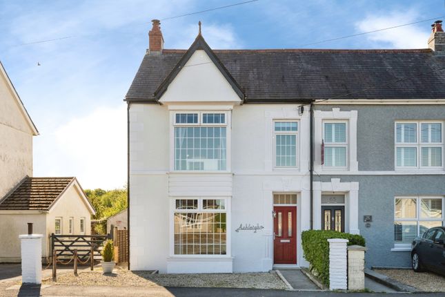 3 bed property, in Cross Hands Road, £260,000