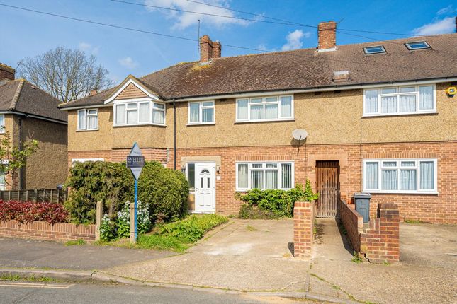 3 bed property, in Grove Crescent, £450,000