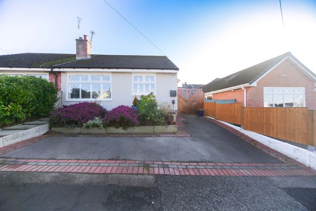 2 bed property, in Lyndon Avenue, £240,000