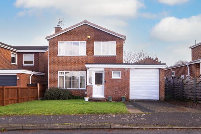 3 bed property, in Isca Close, £350,000