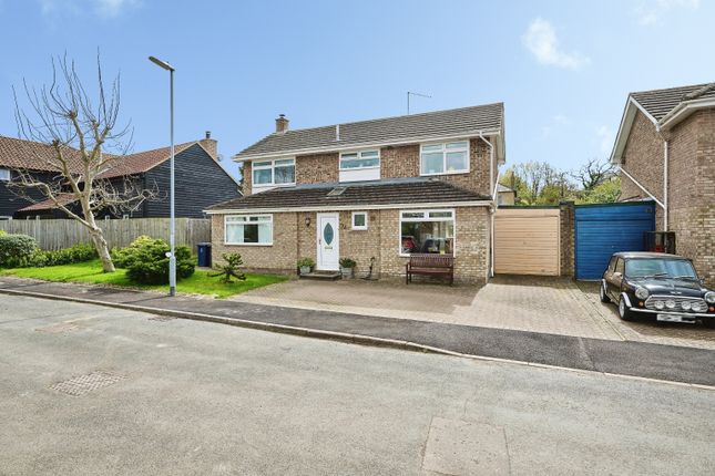 4 bed property, in Rogers Close, £475,000