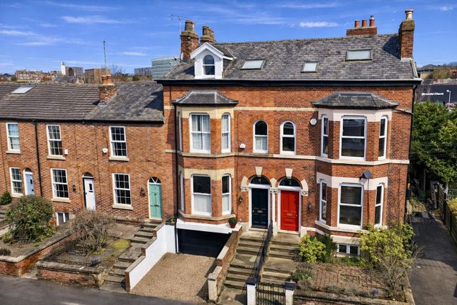5 bed property, in Orchard Road, £900,000
