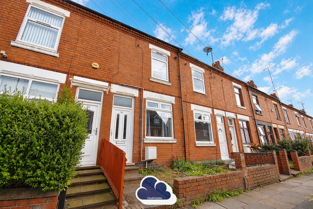 2 bed property, in Swan Lane, £165,000