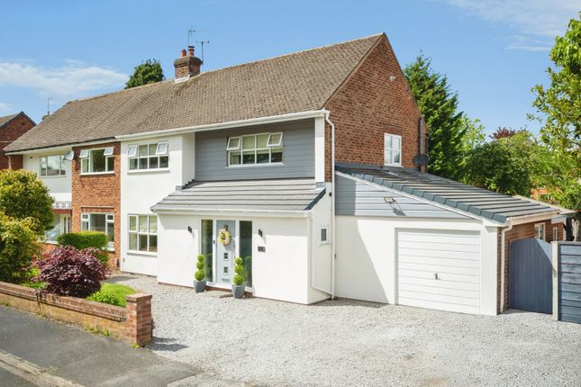 3 bed property, in Hillfoot Crescent, £535,000