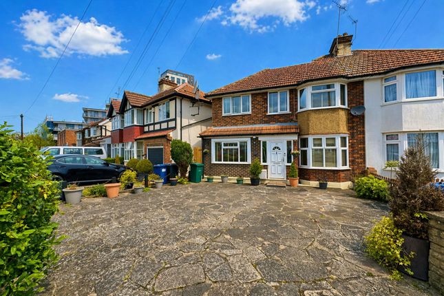 3 bed property, in The Greenway, £675,000