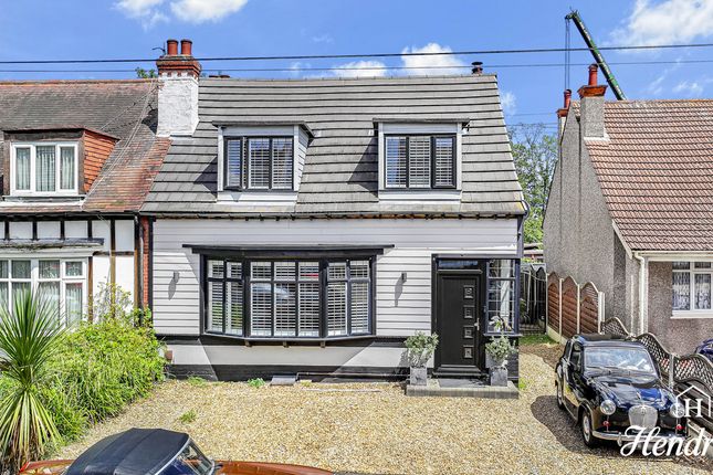 3 bed property, in Priory Avenue, £475,000