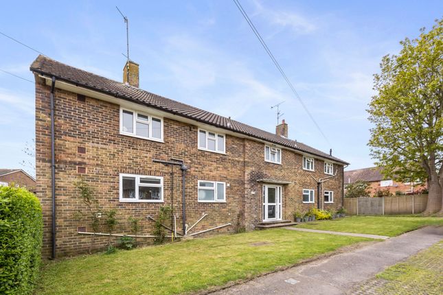 2 bed property, in St. Cuthmans Road, £250,000