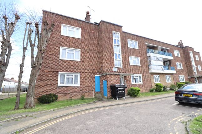 1 bed property, in Hyde Court, £205,000