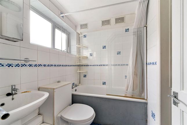 2 bed property, in Ward Road, £449,950