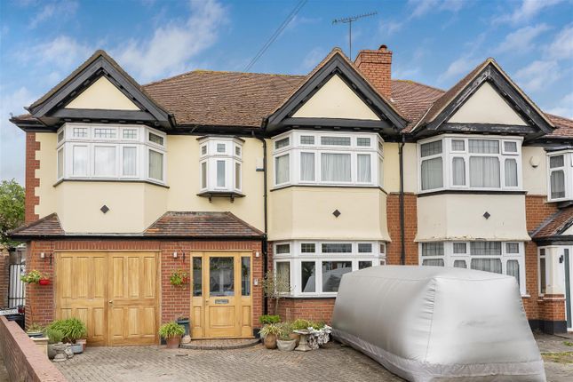 5 bed property, in West Court, £900,000