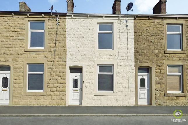 2 bed property, in Henry Street, £80,000