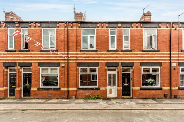 2 bed property, in Densmore Street, £80,000