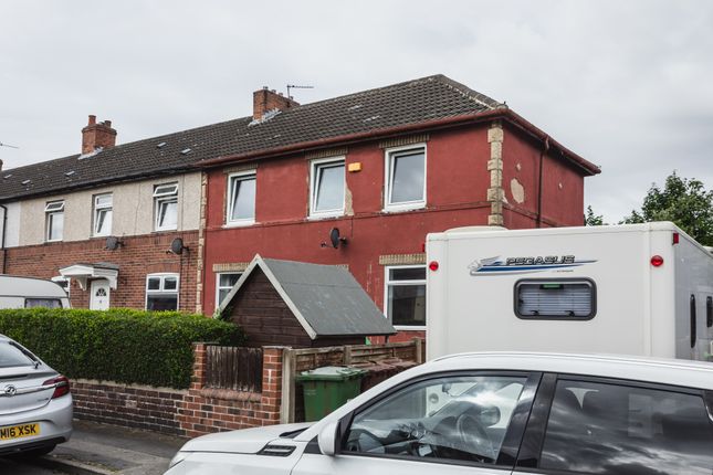 3 bed property, in East Street, £122,000