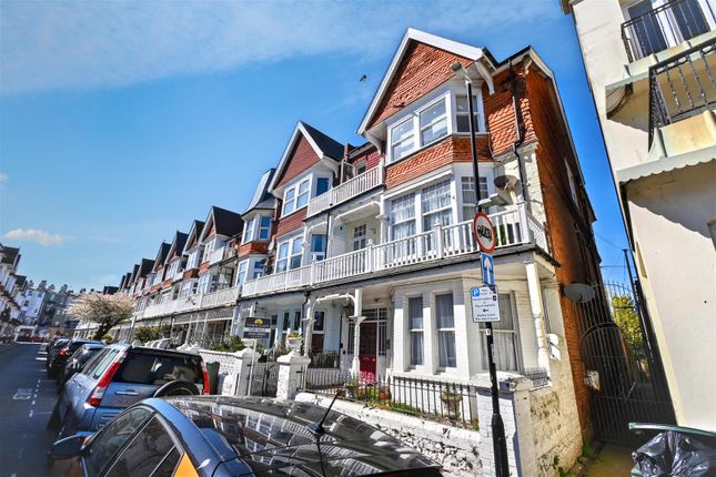 2 bed property, in Elms Avenue, £180,000