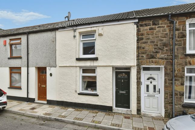 2 bed property, in Victoria Street, £120,000