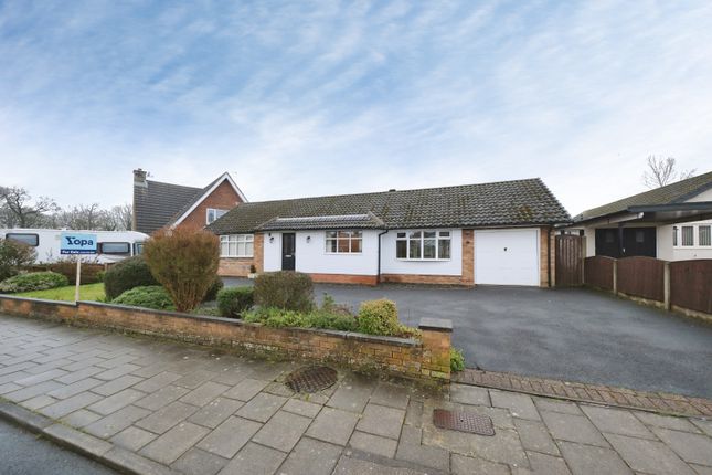 2 bed property, in Woodside Avenue, £375,000