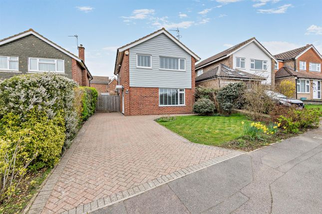 3 bed property, in The Almonds, £475,000
