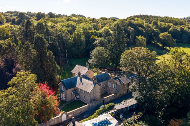 6 bed property, in Allensford Hall, £900,000