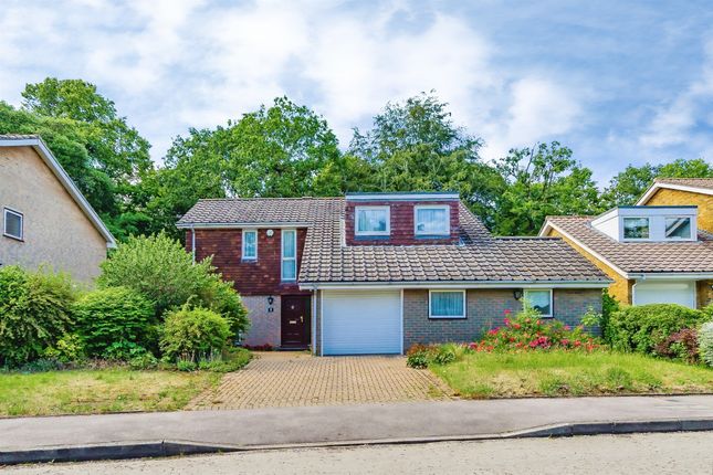 5 bed property, in Onslow Crescent, £600,000