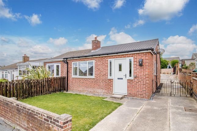 2 bed property, in Coxley View, £229,500