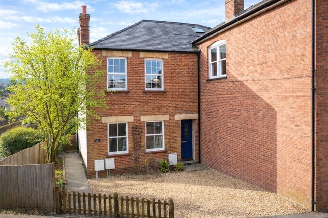 1 bed property, in Petworth Road, £265,000