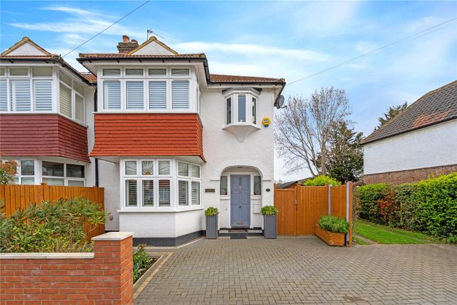 3 bed property, in Fielding Avenue, £845,000