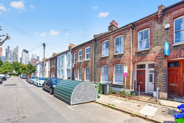 2 bed property, in Goldsboro Road, £425,000