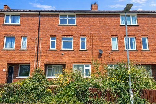 2 bed property, in Parkhead Square, £50,000