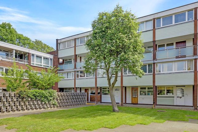 2 bed property, in Sylvan Road, £275,000