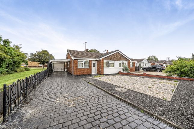 2 bed property, in Passmore Close, £300,000