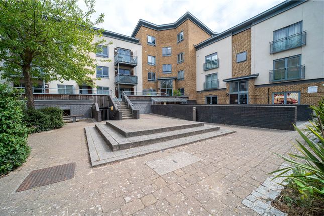 2 bed property, in Quayside Drive, £115,000