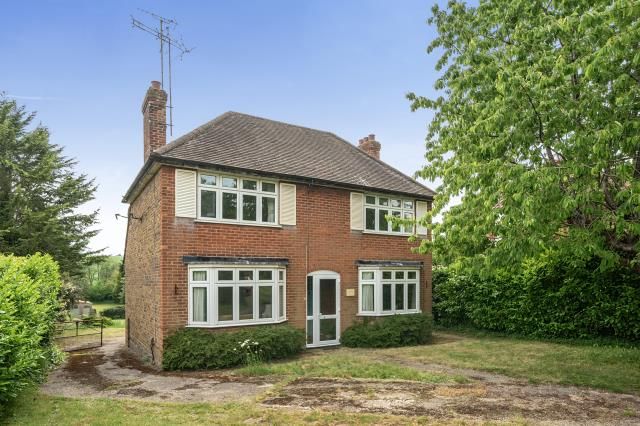 3 bed property, in London Road East, £900,000