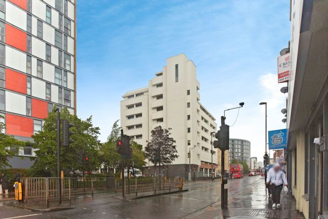 2 bed property, in London Road, £200,000