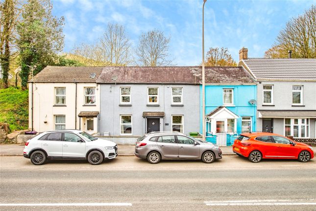 3 bed property, in Tanerdy, £175,000