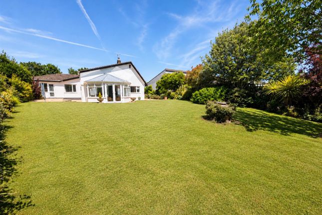 4 bed property, in Wood Hill Park, £850,000