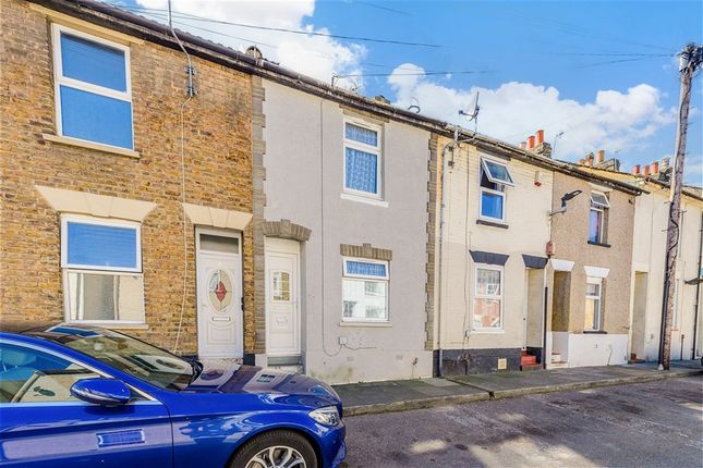2 bed property, in East Street, £200,000