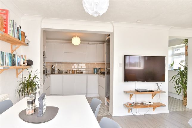 3 bed property, in Rudyard Close, £385,000