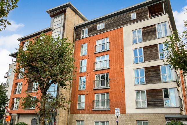 1 bed property, in Parnell Road, £205,000