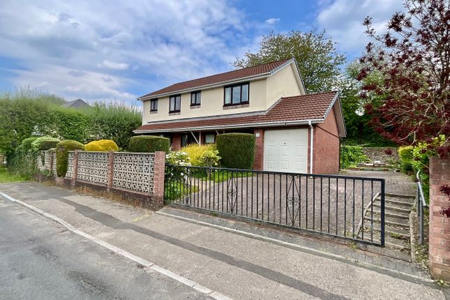 4 bed property, in Victoria Road, £355,000