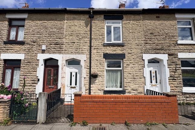 2 bed property, in Gloster Street, £120,000