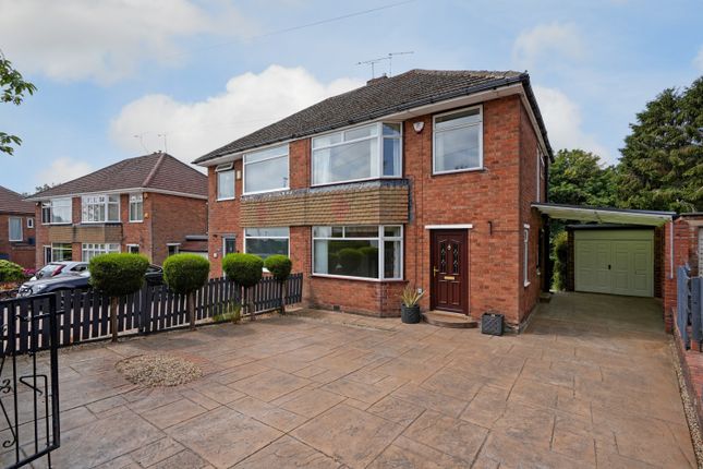 3 bed property, in Arnold Avenue, £290,000