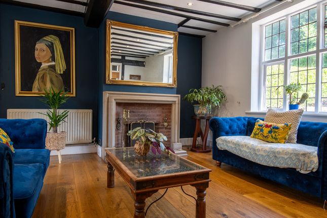 4 bed property, in Mucklow Hill, £895,000