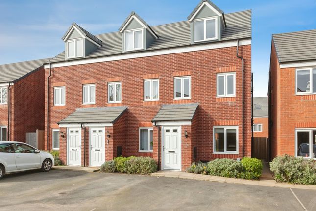 3 bed property, in Deacon Close, £260,000