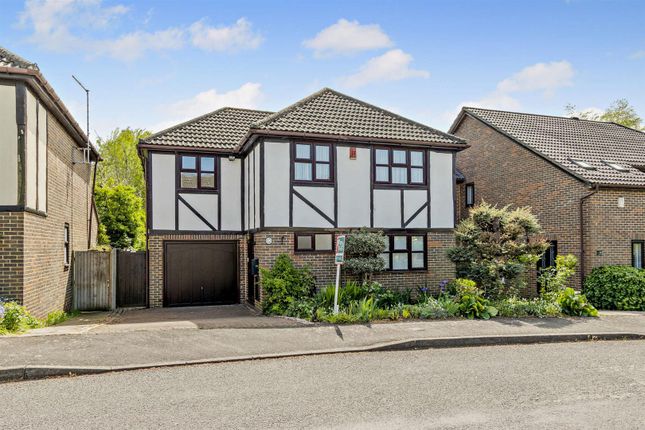4 bed property, in Franklin Drive, £525,000