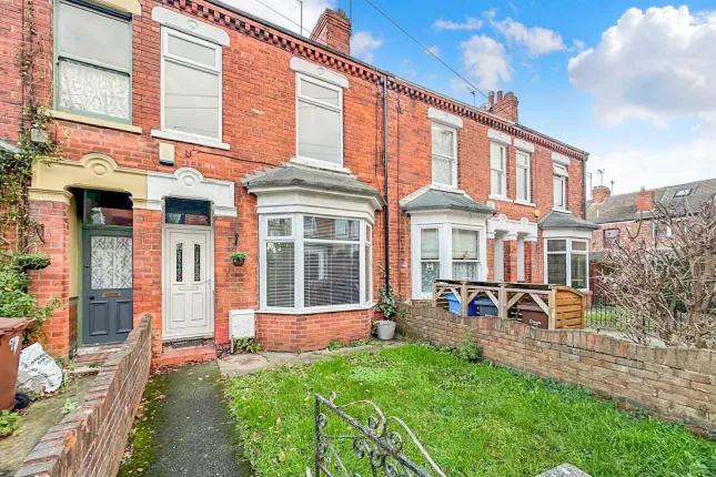 3 bed property, in The Poplars, £170,000