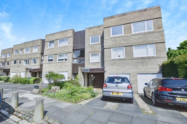 1 bed property, in Adderstone Crescent, £160,000