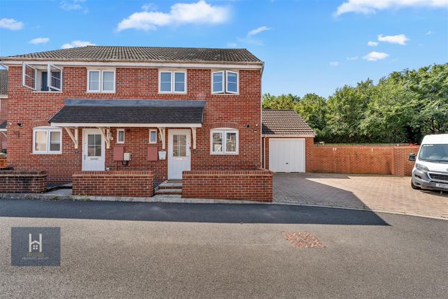 3 bed property, in Blackberry Close, £395,000