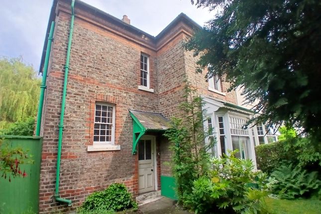 3 bed property, in 6 Poplars Road, £150,000