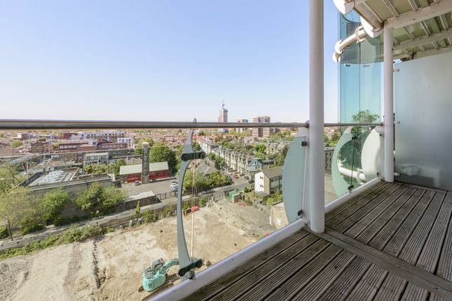 1 bed property, in Cavalier House, £399,960