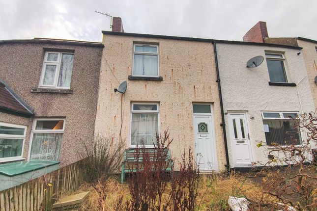 2 bed property, in Hollings Terrace, £70,000